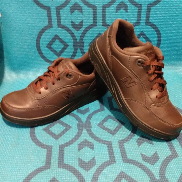 Brown Leather Sneaker Size 7 2e 